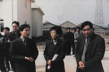 2001年2月20日，時任國家環(huán)保局副局長汪紀(jì)戎一行視察公司