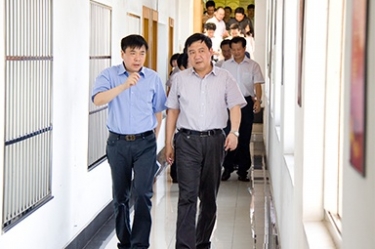 2012年7月5日，時(shí)任嘉興市委書記李衛(wèi)寧一行調(diào)研公司黨建工作