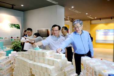 2019年 5月22日，時(shí)任浙江省社會(huì)組織綜合黨委專職副書記、省民政廳社會(huì)組織管理局局長(zhǎng)蔡國(guó)華蒞臨景興紙業(yè)調(diào)研企業(yè)發(fā)展情況和黨建工作