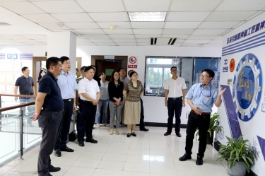 2020年7月29日，時任浙江省政協(xié)常委、社法委副主任、省總工會副主席、一級巡視員董建偉蒞臨景興紙業(yè)調研新時代工匠培育工作